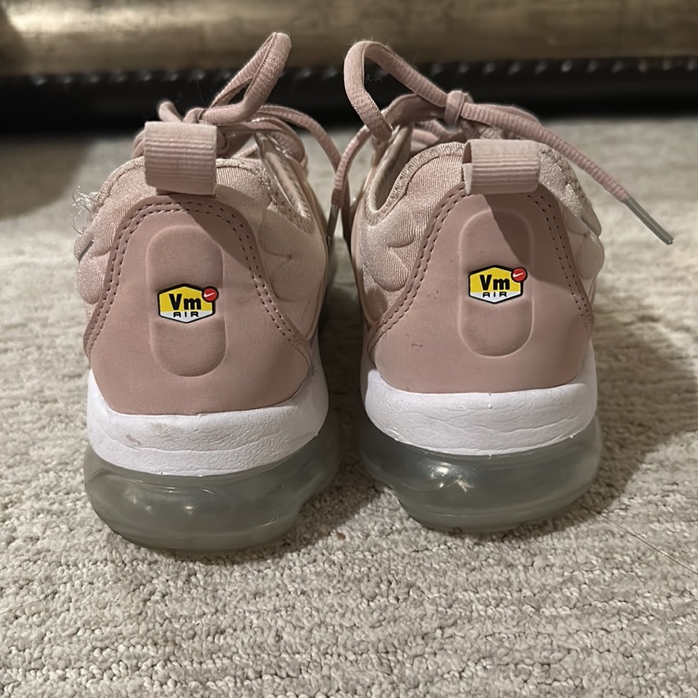 vapormax dusty pink